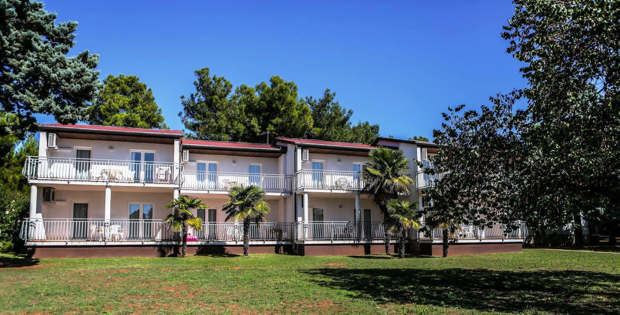 Ai Pini Medulin Resort Exterior foto