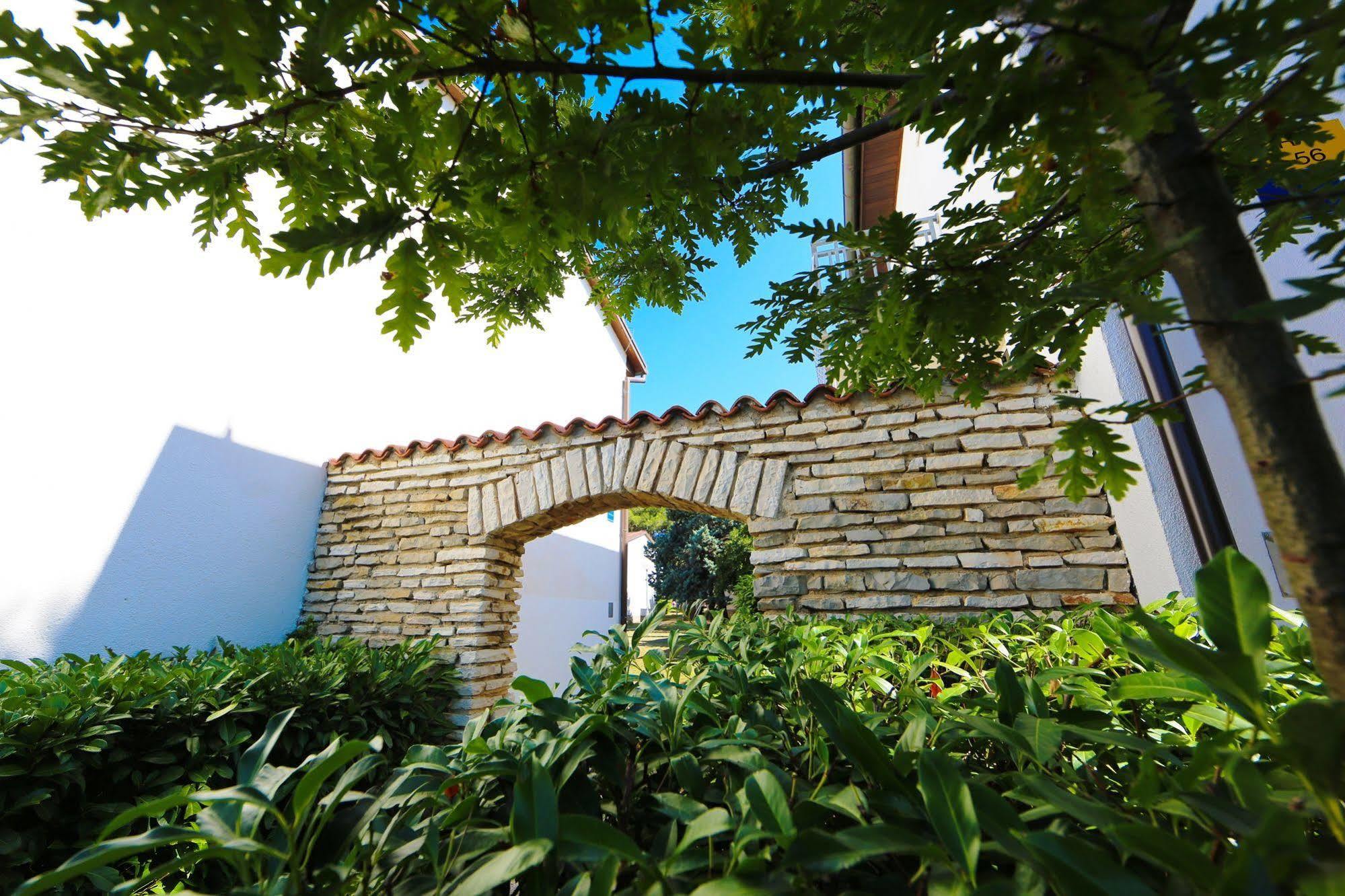 Ai Pini Medulin Resort Exterior foto