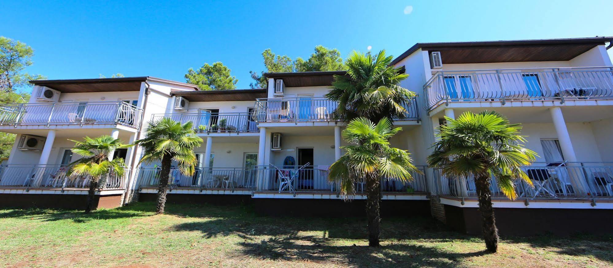 Ai Pini Medulin Resort Exterior foto