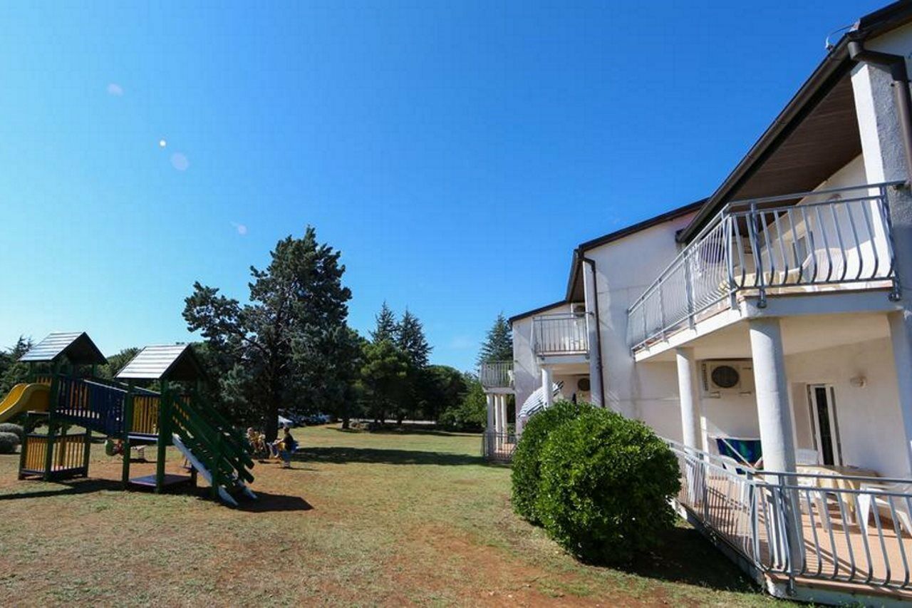 Ai Pini Medulin Resort Exterior foto